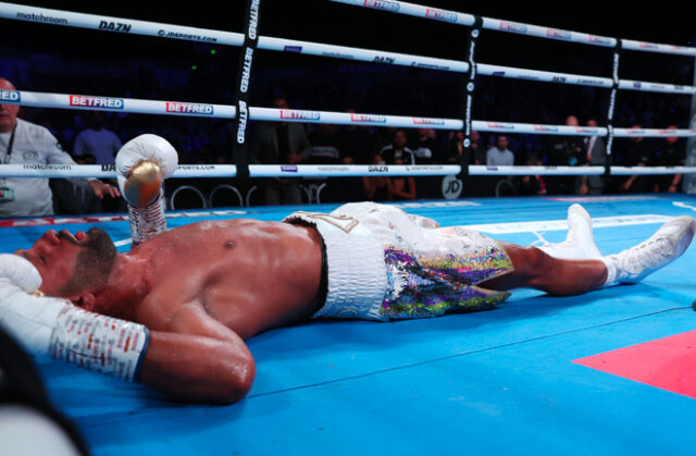 Kid Galahad was cruising before being stunned by Kiko Martinez to lose his IBF Featherweight crown. Photo Credit: DAZN Twitter.