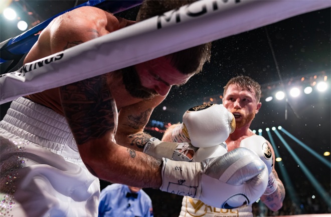 Canelo eventually broke Plant's brave resistance in the eleventh round Photo Credit: Ryan Hafey / Premier Boxing Champions