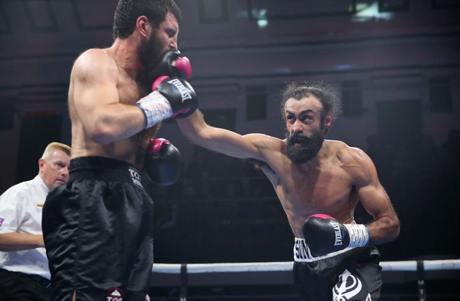 Inder Singh Bassi Continues his pro journey winning all 4 of his rounds at York Hall last night. Photo Credit: MTK Global (Twitter).