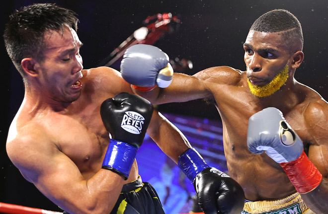 Abraham Nova (r) will look to preserve his undefeated record Photo Credit: Mikey Williams/Top Rank