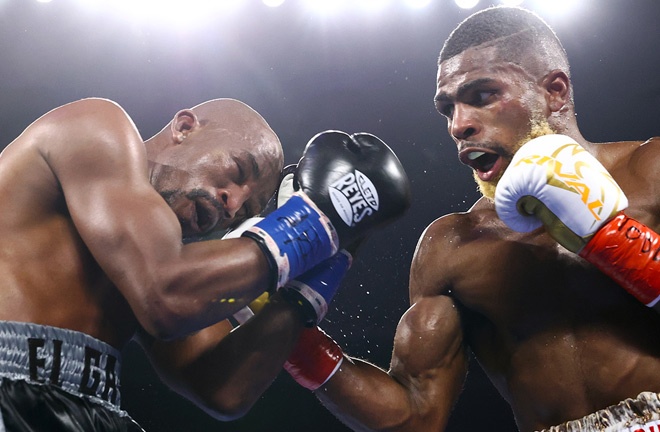 Abraham Nova overcame William Encarnacion Photo Credit: Mikey Williams / Top Rank via Getty Images