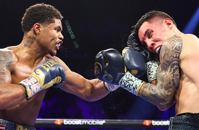 Stevenson beat Valdez to become unified super featherweight champion Photo Credit: Mikey Williams / Top Rank via Getty Images