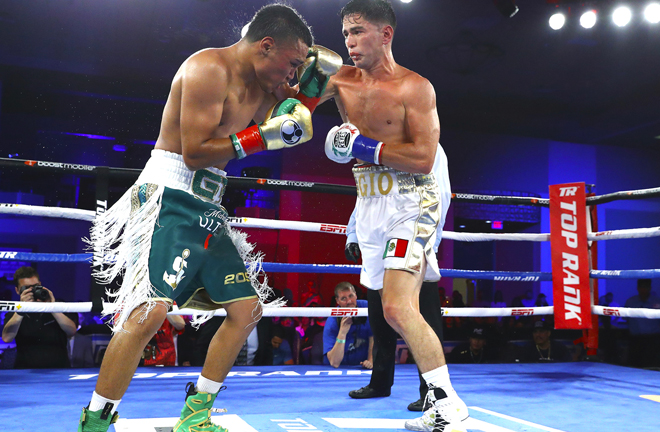 Giovanni Cabrer dropped Gabriel Flores Jr. three times en route to a dominant 10-round unanimous decision (98-89 3x) in the lightweight co-feature. Photo Credit: Top Rank Boxing / Mikey Williams.