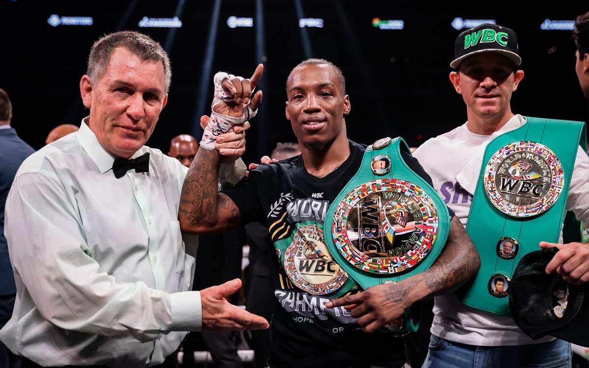 O’Shaquie Foster produced a career-best performance to win by scores of 116-112, 117-111 and 119-109 over Rey Vargas. Photo Credit: Amanda Westcott/SHOWTIME.