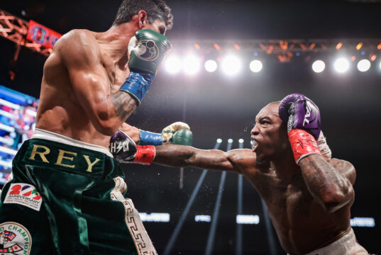 O’Shaquie Foster shocks two-division champion Rey Vargas to win vacant WBC Super Featherweight world title in superb display. Photo Credit: Amanda Westcott/SHOWTIME.