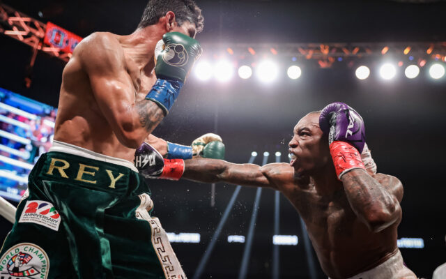 O’Shaquie Foster shocks two-division champion Rey Vargas to win vacant WBC Super Featherweight world title in superb display. Photo Credit: Amanda Westcott/SHOWTIME.