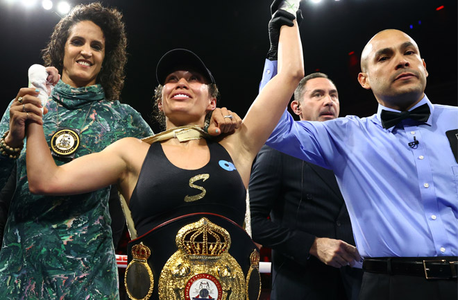 Estrada looks to add another belt to her collection Photo Credit: Mikey Williams/Top Rank