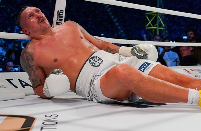 Usyk was given several minutes to recover from a controversial low blow Photo Credit: Stephen Dunkley/Queensberry Promotions