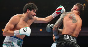 In his cruiserweight debut, Zurdo Ramírez defeated Joe Smith Jr. via unanimous decision. Photo Credit: DAZN.