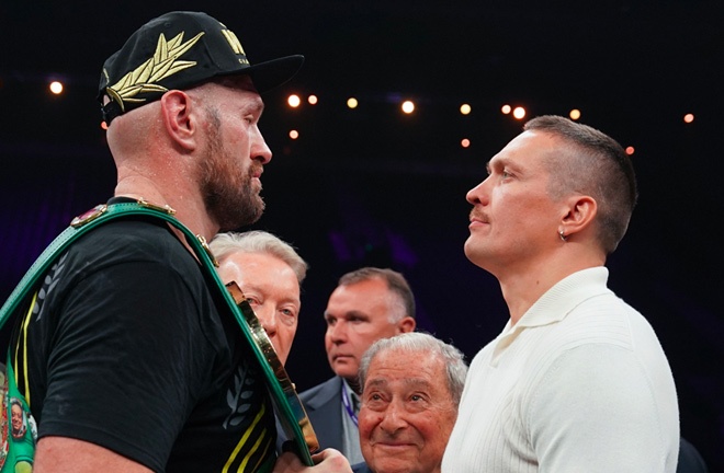 Fury and Usyk face-to-face after Ngannou fight Photo Credit: Stephen Dunkley/Queensberry Promotions