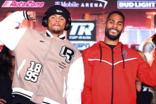 Stevenson and De Los Santos lock horns in Las Vegas Credit: Mikey Williams / Top Rank