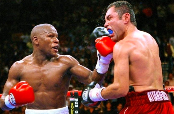 Mayweather Jr beat De La Hoya in 2007 Photo Credit: Kevork Djansezian/Associated Press