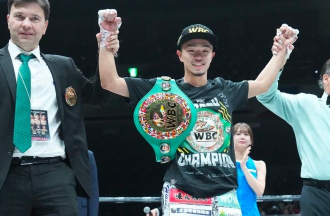 Nakatani celebrates after stripping Santiago of the WBC title Photo: Naoki Fukuda /Top Rank