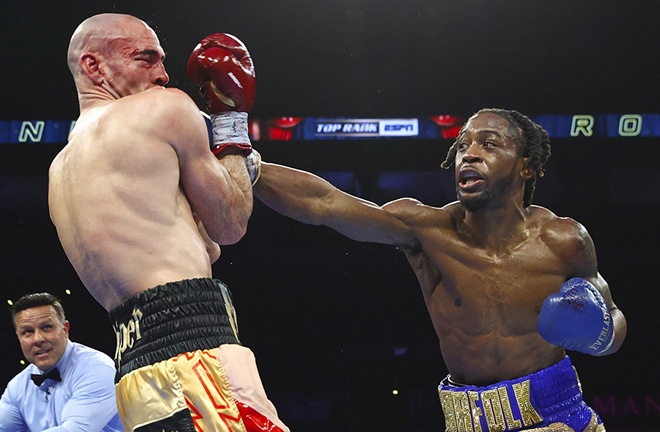 Davis stopped Pedraza in the sixth round Photo Credit: Mikey Williams/Top Rank