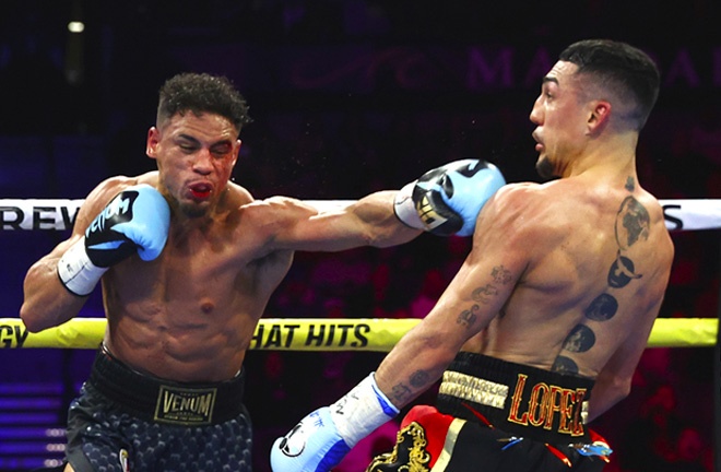 Keyshawn Davis made light work of Pedraza Photo Credit: Mikey Williams/Top Rank