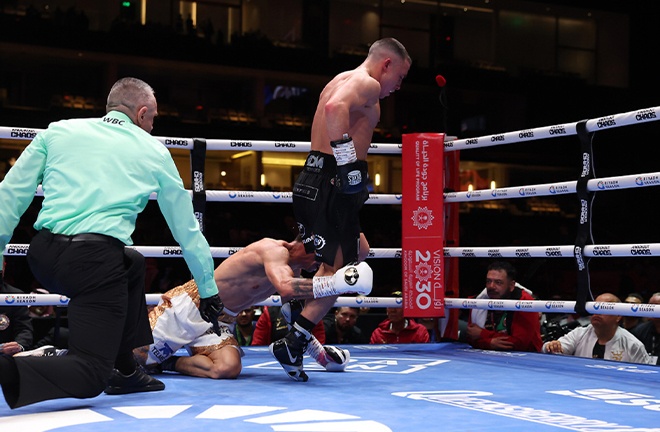 Two knockdowns were not enough for Ball to snatch the belt from Vargas (photo: Mark Robinson, Matchroom)