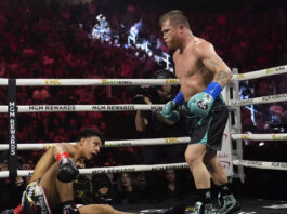 Alvarez proved far too much for the game Munguia (Photo Credit: Associated Press)
