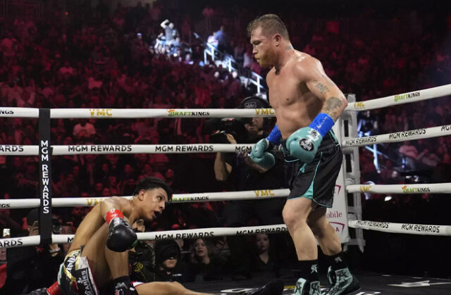 Alvarez proved far too much for the game Munguia (Photo Credit: Associated Press)