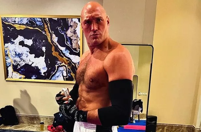 Fury looks in good shape ahead of the fight with Usyk (Source: @TysonFury Instagram)