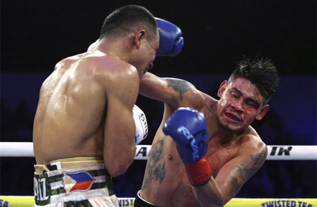 Emanuel Navarrete has retained his title of WBO Super Feather champion, winning a technical decision over Charly Suarez in San Diego Photo Credit: Mikey Williams/Top Range Emanuel Navarrete has retained his title of WBO Super Feather champion, winning a technical decision over Charly Suarez in San Diego Photo Credit: Mikey Williams/Top Range