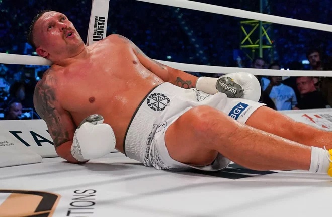Usyk was given several minutes to recover from what was deemed a low blow Photo Credit: Photo Credit: Stephen Dunkley/Queensberry Promotions