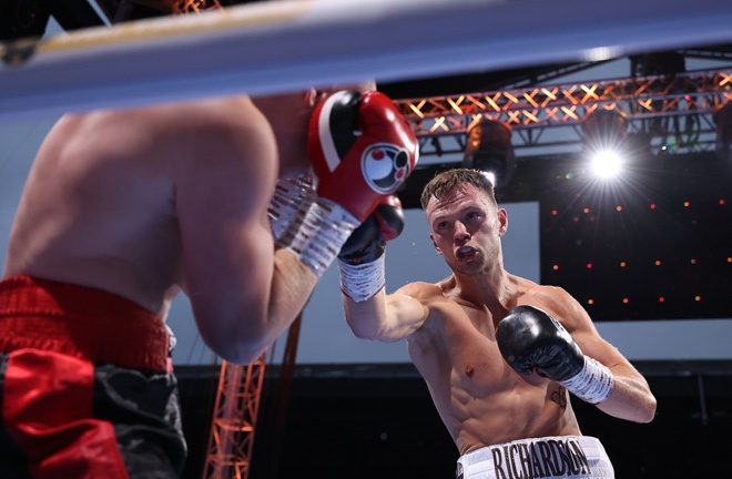 Lewis Richardson wins a great win in his professional debut loan: Leigh Dawney/Queensberry.