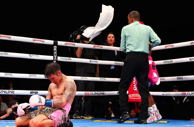 Rodriguez celebrates after beating Cafu Photo Credit: Melina Pizano/Matchroom