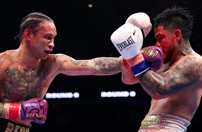 Prograis battled past Diaz Photo Credit: Golden Boy / Cris Esqueda