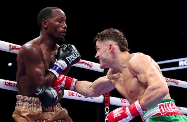 Oscar Duarte overcame Kenneth Sims Jr by majority decision in Chicago Photo Credit: Golden Boy / Cris Esqueda