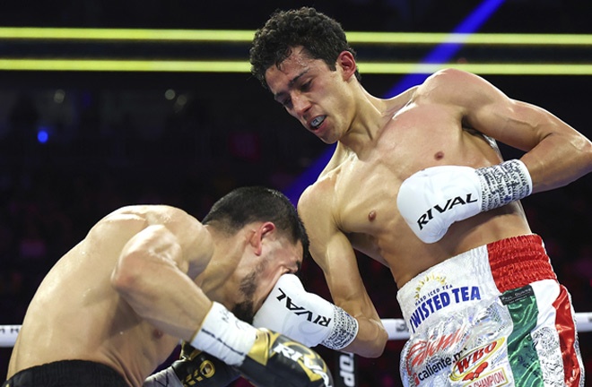 Espinoza stopped Vazquez in May Photo Credit: Mikey Williams/Top Rank