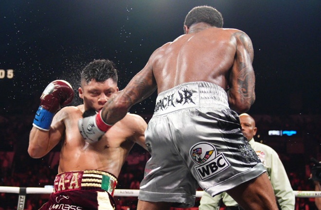 Roach produced a late rally against Cruz Photo Credit: Premier Boxing Champions