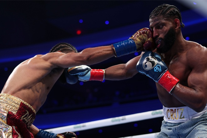 Raymond Muratalla edged Andy Cruz in an exciting fight. Credit: Cris Esqueda/ Matchroom Boxing