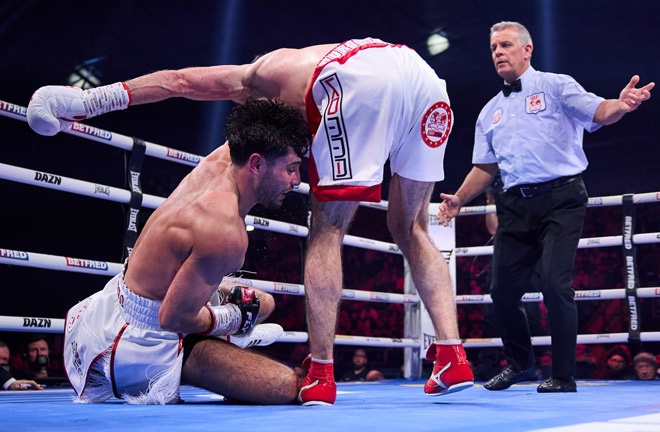 Kelly had to get off the canvas himself. Photo: Mark Robinson Matchroom Boxing