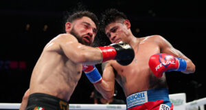 Emanuel Navarrete halted Eduardo Nunez to become the unified super featherweight world champion Photo Credit: Cris Esqueda Matchroom Boxing