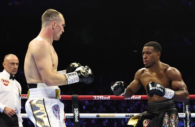 Ezra Taylor & Willy Hutchinson in the first round of their clash. Photo Credit: Queensberry/Leigh Dawney