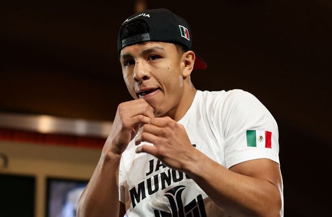 Munguia attempts to become a two-weight world champion Photo Credit: Cris Esqueda/Golden Boy Promotions