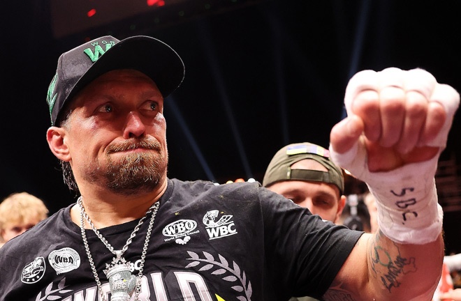 Oleksandr Usyk retained his heavyweight crown against Rico Verhoeven. Photo Credit: Mark Robinson/ Matchroom Boxing