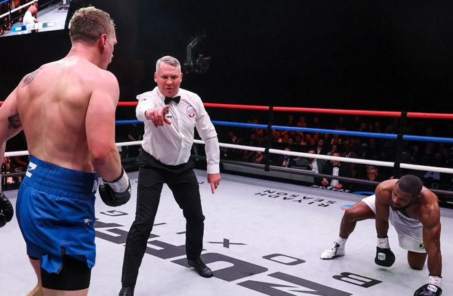 Massey dropped Clarke twice in the fourth round. Photo: Zuffa Boxing