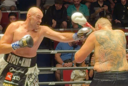 Tyson Fury forced Mariusz Wach to retire after seven rounds in Thailand