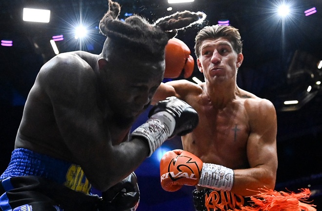 Gradus Kraus demolished Hemphill in a round. Photo Credit: Boxxer