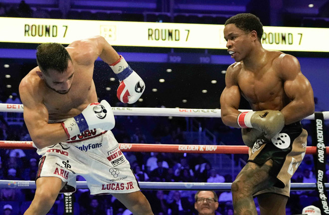 Bahdi went down in the third round, before dropping Schofield in the 11th Photo Credit: Golden Boy Promotions