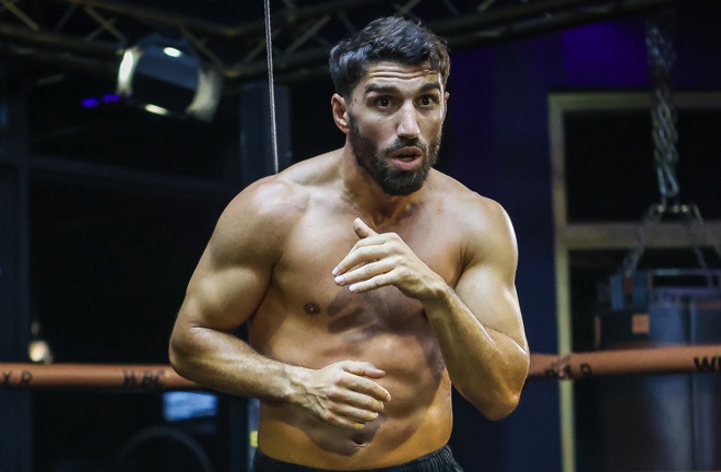 Hadribeaj fights for a maiden world title Photo Credit: Kerry Foley