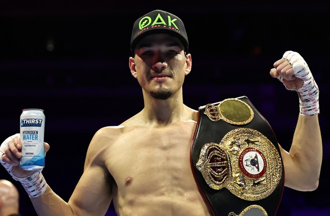 Figueroa stopped Ball to become WBA featherweight world champion Photo Credit: Queensberry/Leigh Dawney