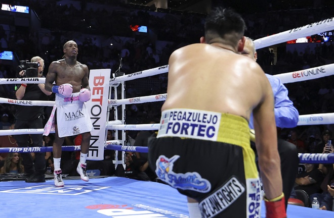 Foster floored Navarrete twice in the 12th round Photo Credit: Top Rank