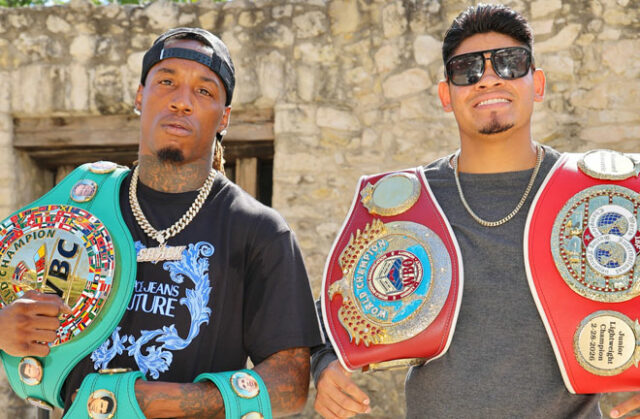 Emanuel Navarrete faces O'Shaquie Foster in a super featherweight world title unification on Saturday in Texas Photo Credit: Top Rank Emanuel Navarrete faces O'Shaquie Foster in a super featherweight world title unification on Saturday in Texas Photo Credit: Top Rank
